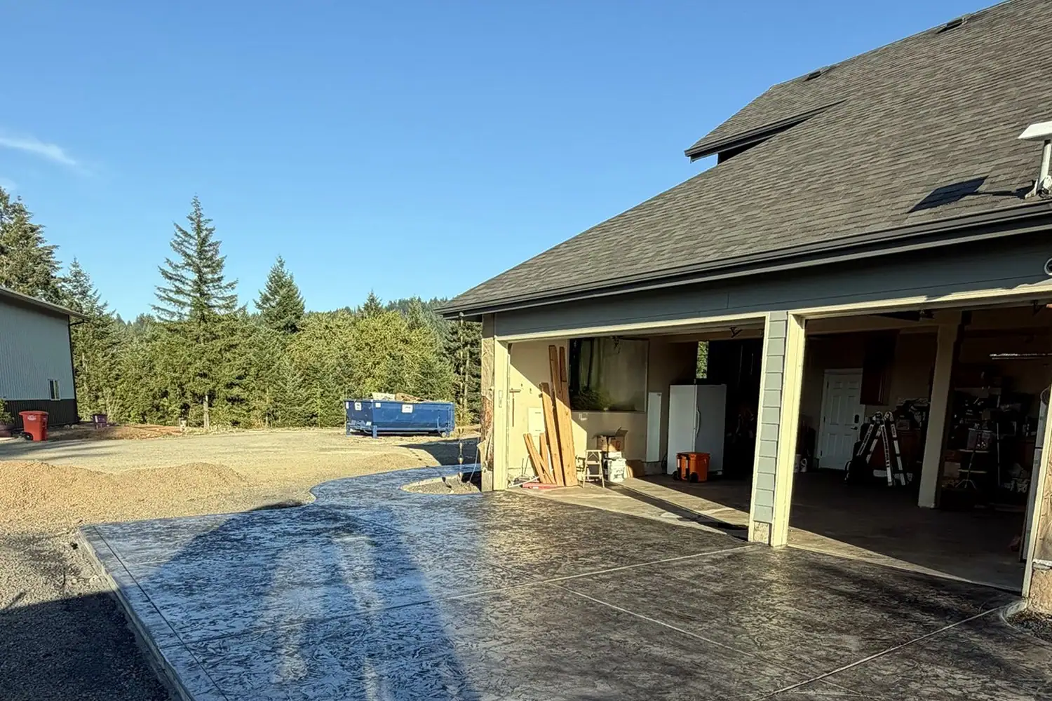 Stamped slab in front of a garage, finished with a smooth border